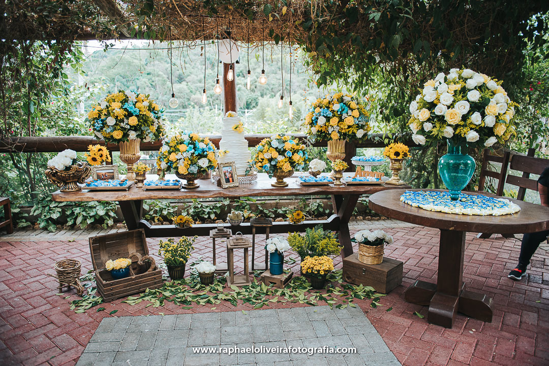 Decoração de casamento, casamento no campo, mesa do bolo, noiva, fotografo de casamento, inspiração para casamento, ideias de casamento, raphael oliveira fotografia, ensaio pré-wedding, casamento, vestido de noiva, madrinhas de casamento.