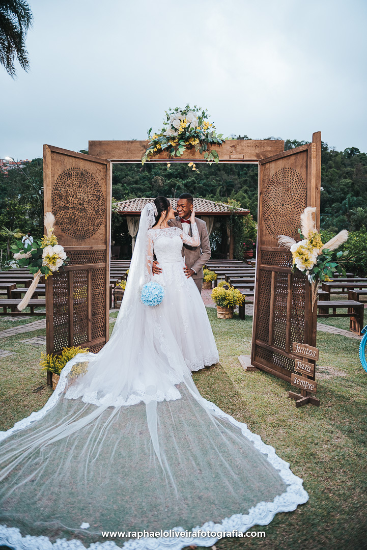 Decoração de casamento, casamento no campo, mesa do bolo, noiva, fotografo de casamento, inspiração para casamento, ideias de casamento, raphael oliveira fotografia, ensaio pré-wedding, casamento, vestido de noiva, madrinhas de casamento.