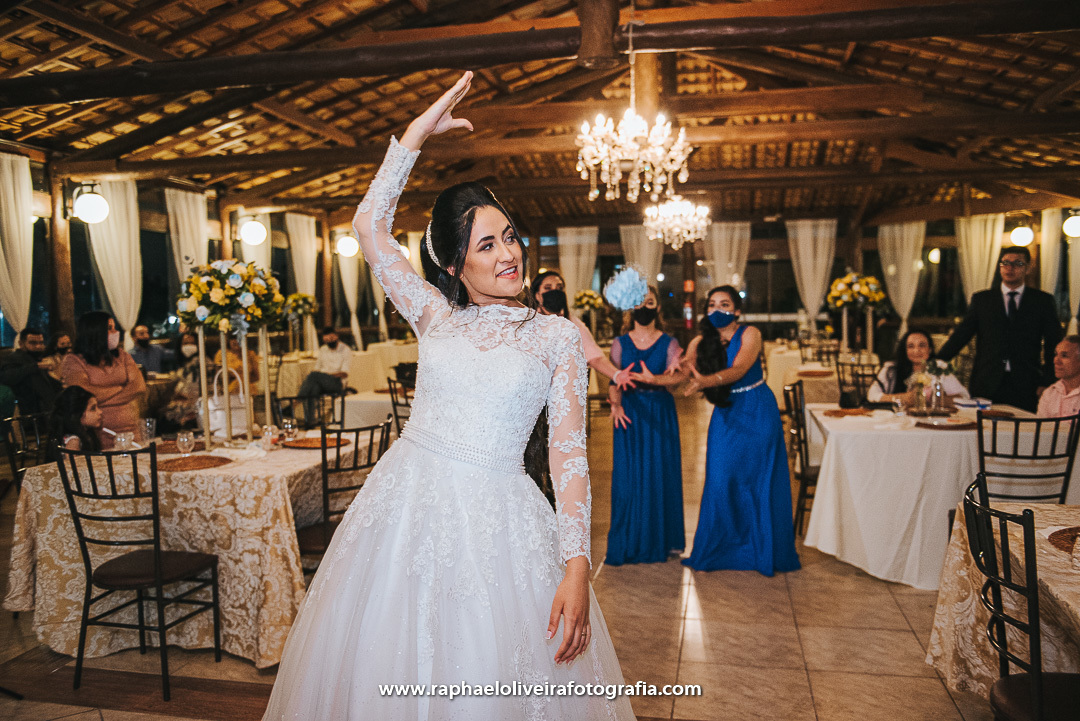 Decoração de casamento, casamento no campo, mesa do bolo, noiva, fotografo de casamento, inspiração para casamento, ideias de casamento, raphael oliveira fotografia, ensaio pré-wedding, casamento, vestido de noiva, madrinhas de casamento.