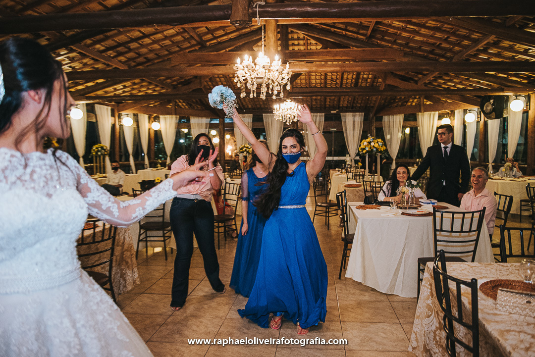 Decoração de casamento, casamento no campo, mesa do bolo, noiva, fotografo de casamento, inspiração para casamento, ideias de casamento, raphael oliveira fotografia, ensaio pré-wedding, casamento, vestido de noiva, madrinhas de casamento.
