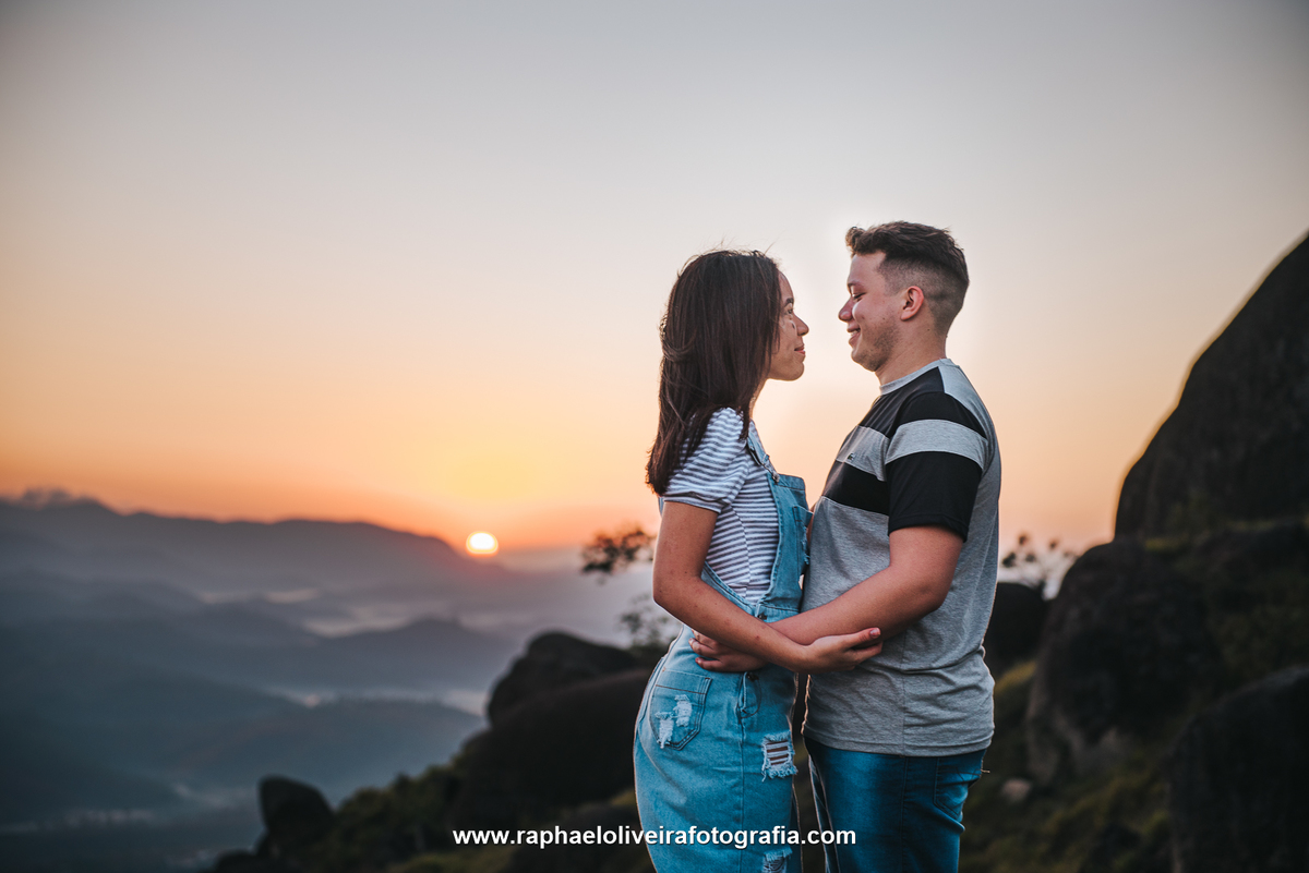 pré-casamento, pre-wedding, ensaio de casal, ensaio fotografico, lugares para pre wedding, fotografo de casamento são paulo, poses para fotos, inspiração para ensaio fotografico, nascer do sol, pre-wedding no nascer do sol.
