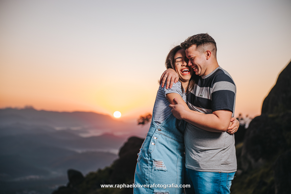 pré-casamento, pre-wedding, ensaio de casal, ensaio fotografico, lugares para pre wedding, fotografo de casamento são paulo, poses para fotos, inspiração para ensaio fotografico, nascer do sol, pre-wedding no nascer do sol.
