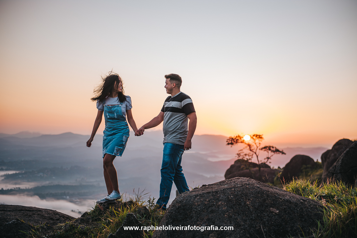 pré-casamento, pre-wedding, ensaio de casal, ensaio fotografico, lugares para pre wedding, fotografo de casamento são paulo, poses para fotos, inspiração para ensaio fotografico, nascer do sol, pre-wedding no nascer do sol.