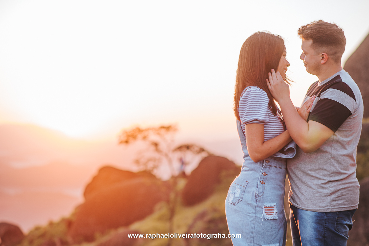 pré-casamento, pre-wedding, ensaio de casal, ensaio fotografico, lugares para pre wedding, fotografo de casamento são paulo, poses para fotos, inspiração para ensaio fotografico, nascer do sol, pre-wedding no nascer do sol.