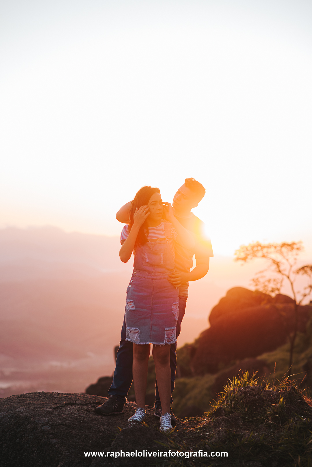 pré-casamento, pre-wedding, ensaio de casal, ensaio fotografico, lugares para pre wedding, fotografo de casamento são paulo, poses para fotos, inspiração para ensaio fotografico, nascer do sol, pre-wedding no nascer do sol.