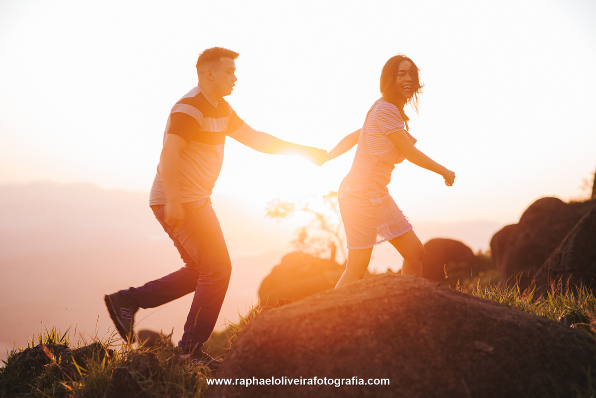 pré-casamento, pre-wedding, ensaio de casal, ensaio fotografico, lugares para pre wedding, fotografo de casamento são paulo, poses para fotos, inspiração para ensaio fotografico, nascer do sol, pre-wedding no nascer do sol.