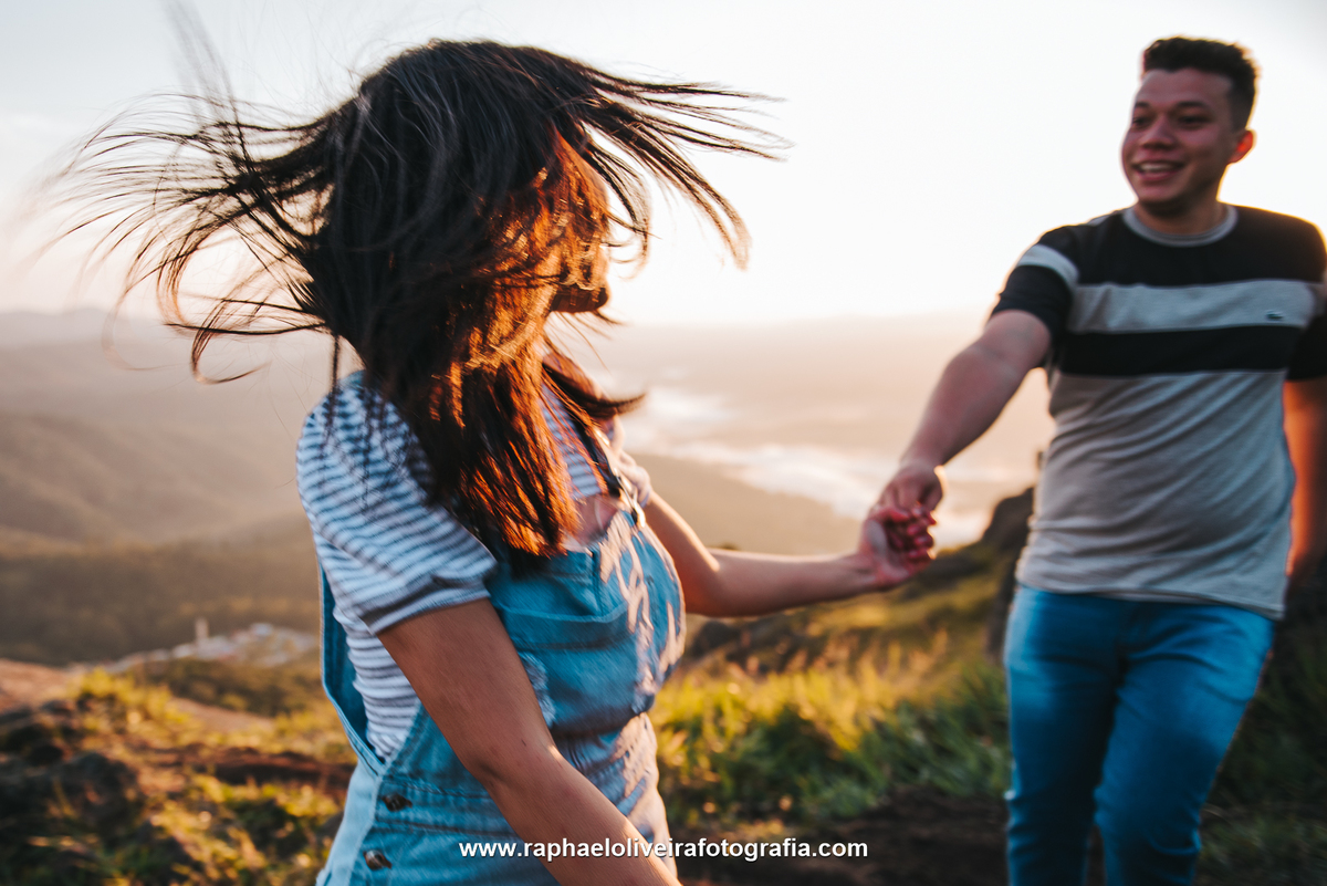 pré-casamento, pre-wedding, ensaio de casal, ensaio fotografico, lugares para pre wedding, fotografo de casamento são paulo, poses para fotos, inspiração para ensaio fotografico, nascer do sol, pre-wedding no nascer do sol.