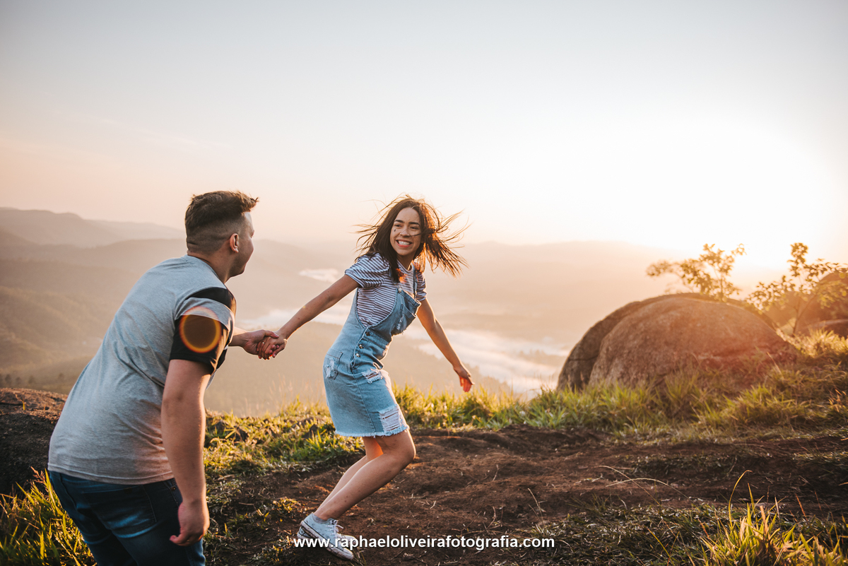 pré-casamento, pre-wedding, ensaio de casal, ensaio fotografico, lugares para pre wedding, fotografo de casamento são paulo, poses para fotos, inspiração para ensaio fotografico, nascer do sol, pre-wedding no nascer do sol.