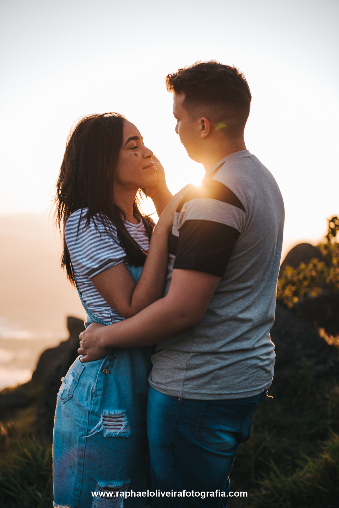 pré-casamento, pre-wedding, ensaio de casal, ensaio fotografico, lugares para pre wedding, fotografo de casamento são paulo, poses para fotos, inspiração para ensaio fotografico, nascer do sol, pre-wedding no nascer do sol.