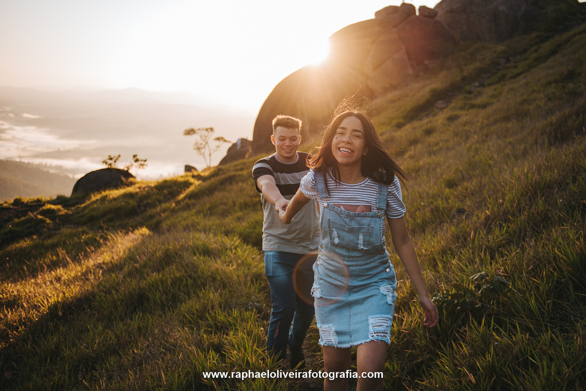 pré-casamento, pre-wedding, ensaio de casal, ensaio fotografico, lugares para pre wedding, fotografo de casamento são paulo, poses para fotos, inspiração para ensaio fotografico, nascer do sol, pre-wedding no nascer do sol.