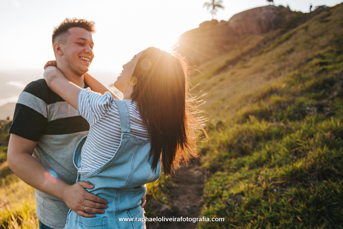 pré-casamento, pre-wedding, ensaio de casal, ensaio fotografico, lugares para pre wedding, fotografo de casamento são paulo, poses para fotos, inspiração para ensaio fotografico, nascer do sol, pre-wedding no nascer do sol.