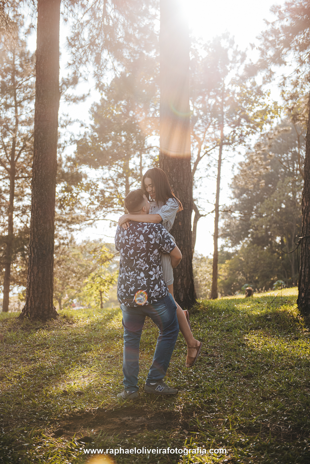 pré-casamento, pre-wedding, ensaio de casal, ensaio fotografico, lugares para pre wedding, fotografo de casamento são paulo, poses para fotos, inspiração para ensaio fotografico, nascer do sol, pre-wedding no nascer do sol.