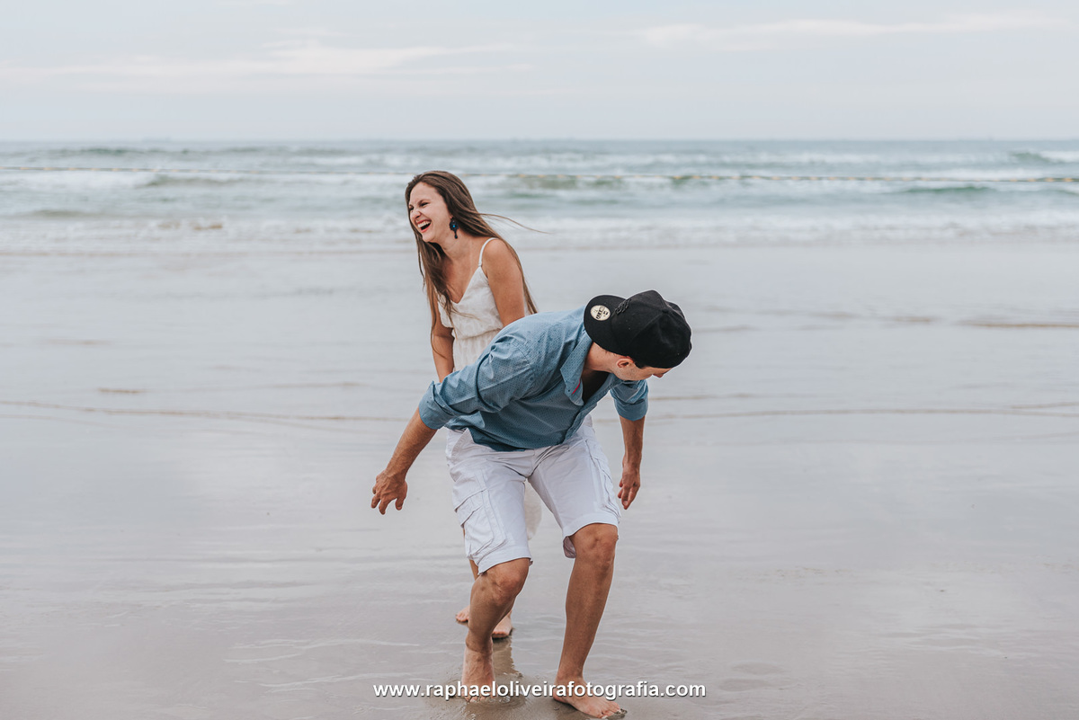 Ensaio pré casamento na praia, pre wedding na praia, praia, guaruja, ensaio de casal, raphael oliveira fotografia, fotografo de casamento, fotografo de ensaio, fotografo, inspiração para ensaio pre wedding, ideias para pre wedding