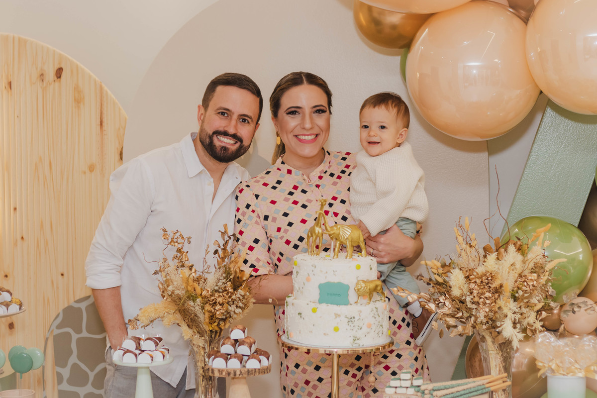 papai e mamãe felizes com o bebê
