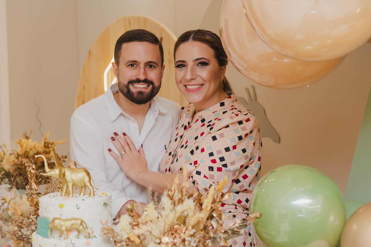 papai e mamãe felizes com o bebê