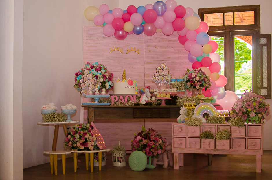 foto da linda mesa de parabéns decoração linda