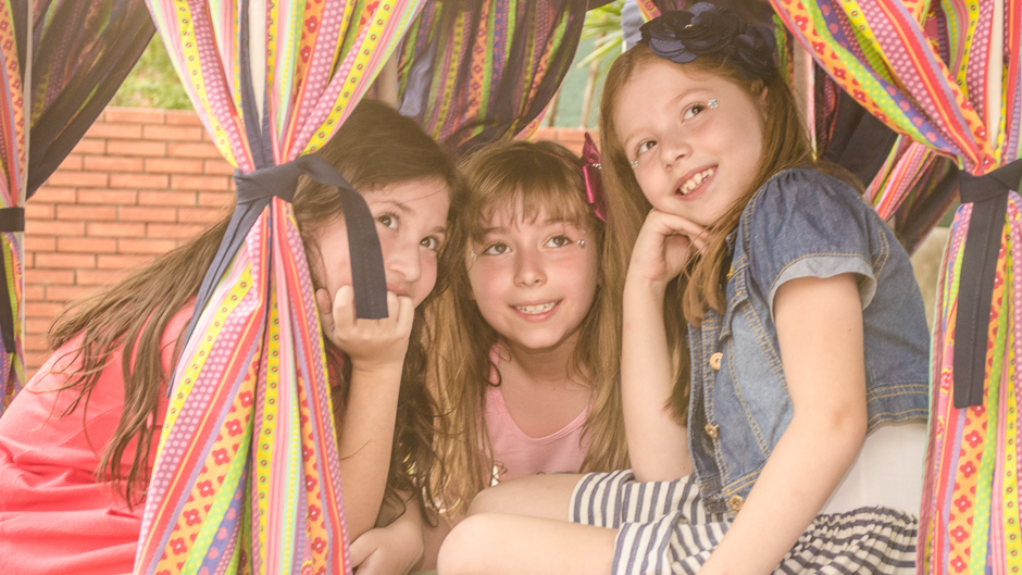 aquela pose para foto dentro da cabana 