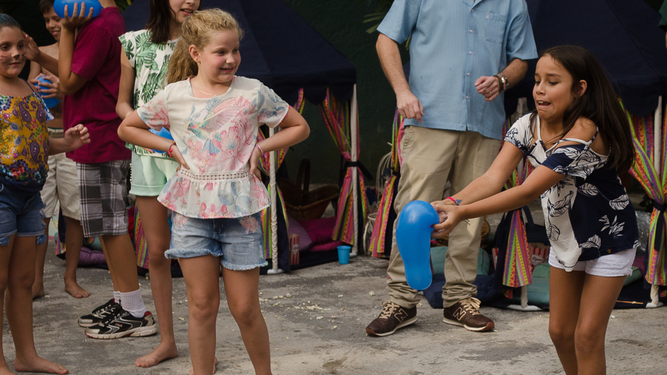 brincadeira com bexiga cheia de agua