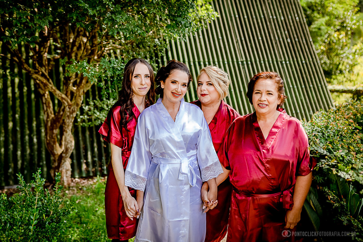 irmã mão sogra noiva juntas ao fundo chale da noiva do espaço laforet são roque