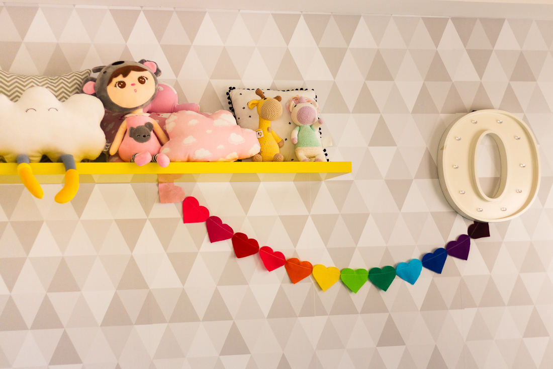 fotografia de detalhe do quarto da criança, ensaio em casa,  no bairro vila Andrade no Morumbi na cidade de SP