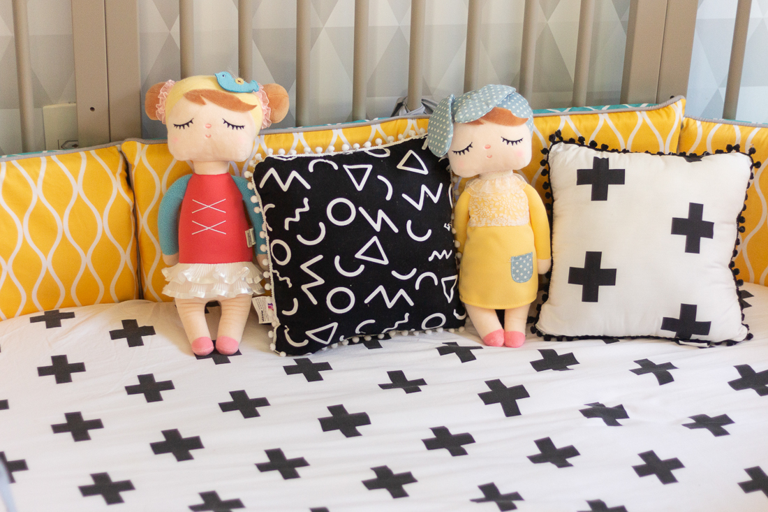 fotografia de ensaio família lifestyle em casa, mãe e filha no bairro vila Andrade no Morumbi na cidade de SP