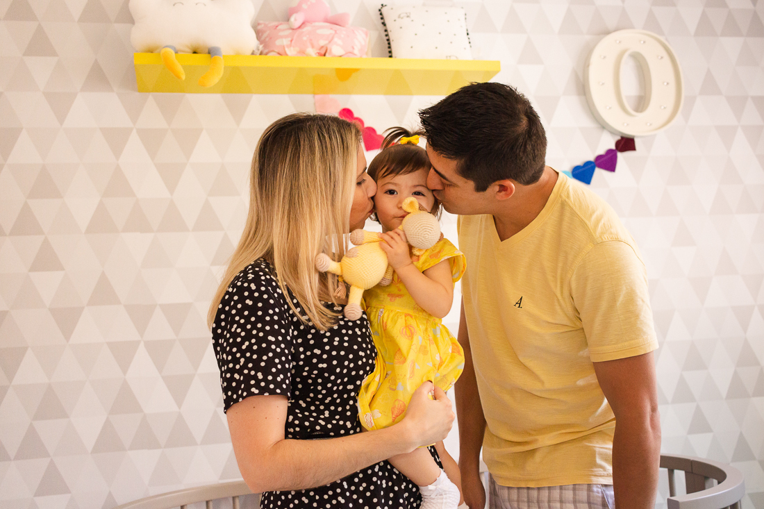 fotografia de ensaio família lifestyle em casa, no bairro vila Andrade no Morumbi na cidade de SP