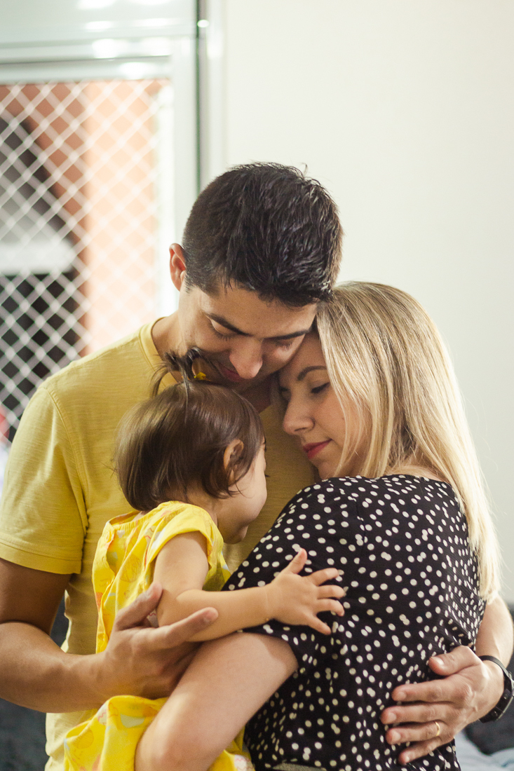 fotografia de ensaio família lifestyle em casa, no bairro vila Andrade no Morumbi na cidade de SP