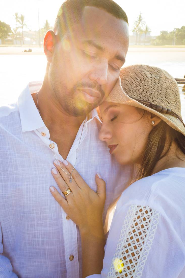 Ensaio fotográfico de gestante na praia em Bertioga na cidade de São Paulo 