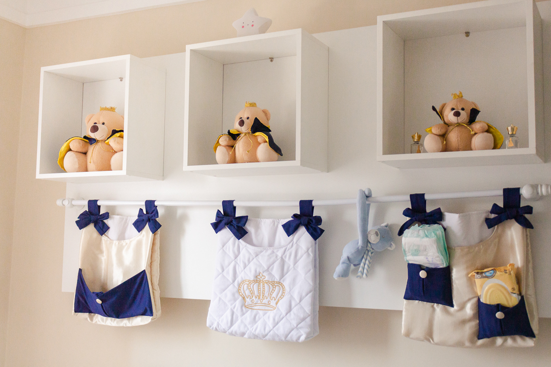 Fotografia de família foto dos detalhes do quarto de menino no tema príncipe 