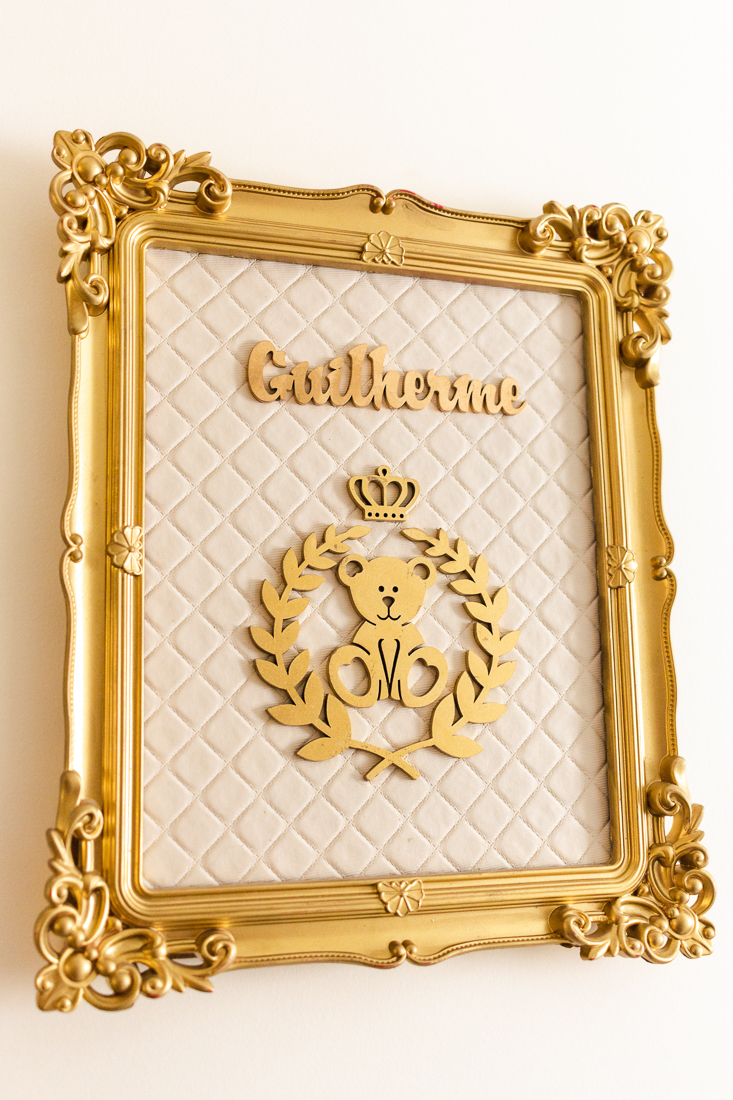 Fotografia de família foto dos detalhes do quarto de menino no tema príncipe 