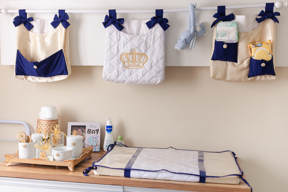 Fotografia de família foto dos detalhes do quarto de menino no tema príncipe 