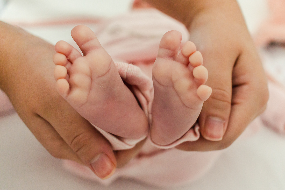 Detalhes pezinhos da bebe 
