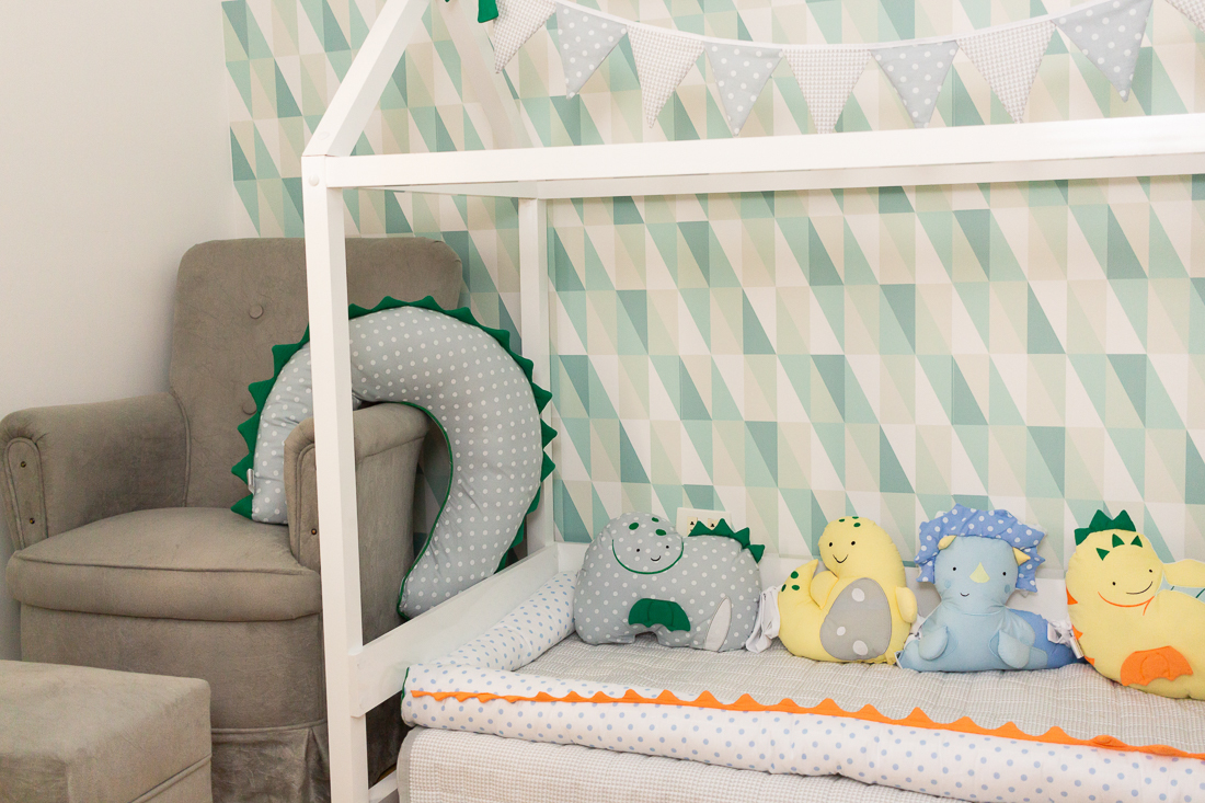 Detalhes de coração do quarto de menino com tema dinossauro na cidade de SP