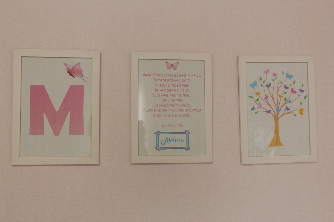 Detalhe da decoração rosa do quarto de menina ensaio na cidade de São Paulo