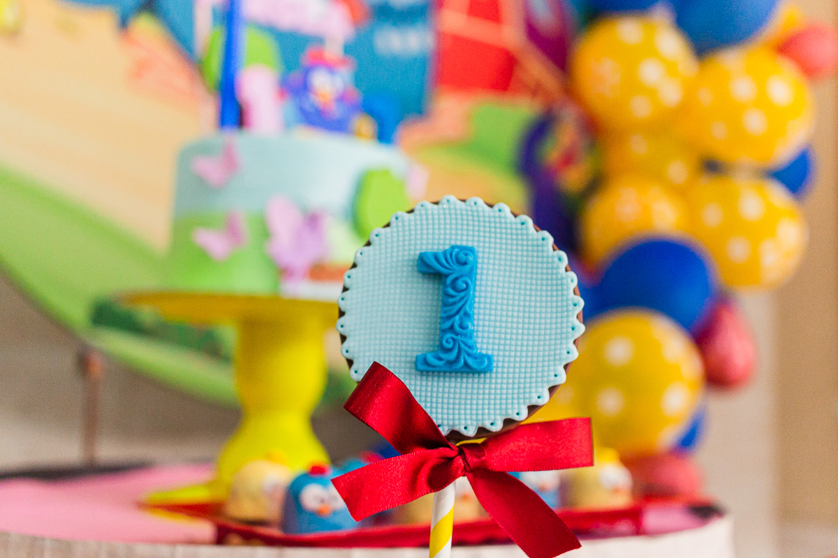 foto da decoração da galinha pintadinha na festa em casa durante a pandemia para o aniversário de 1 ano realizado na cidade de São Paulo