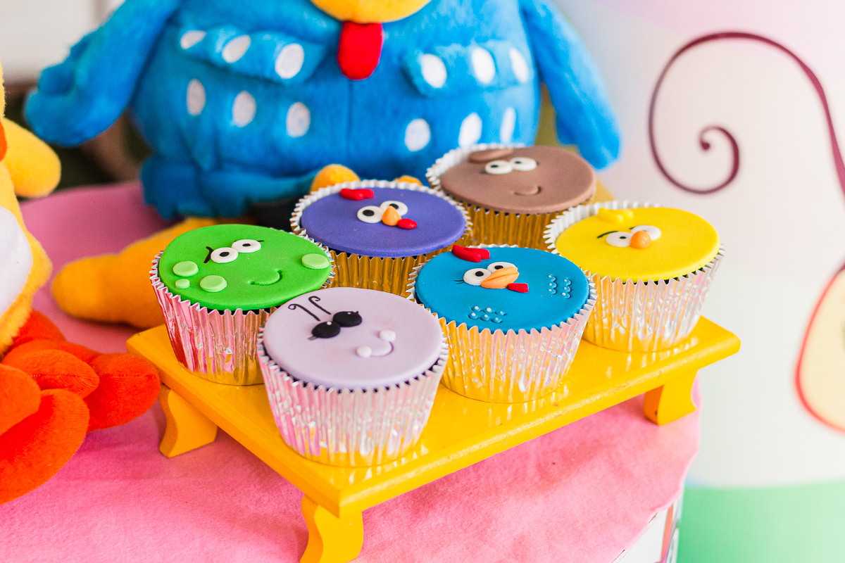 foto de detalhe dos doces personalizados  da galinha pintadinha para o aniversário infantil de 1 ano realizado na cidade de São Paulo