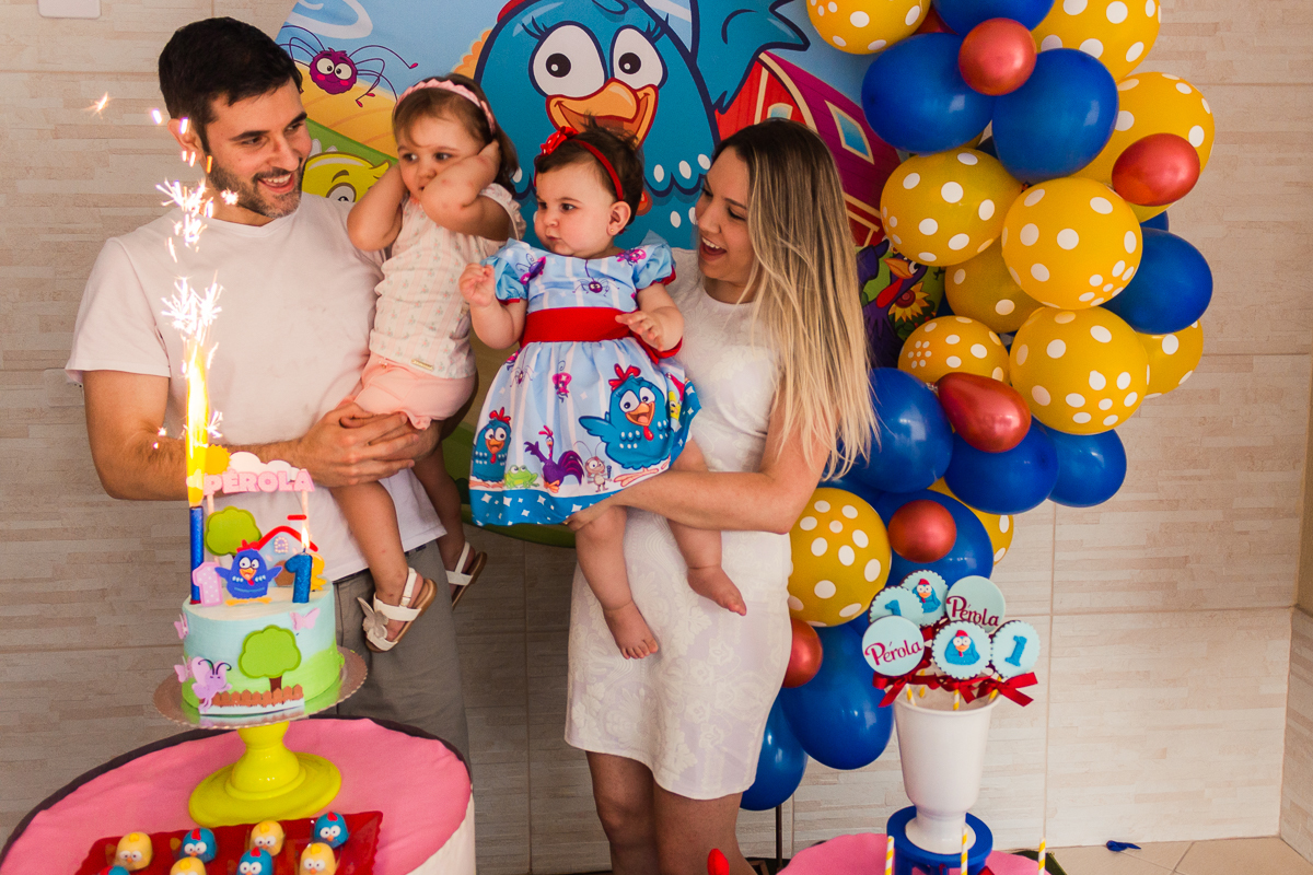 Foto da hora do parabéns na festa infantil de 1 ano realizado na zona leste de São Paulo
