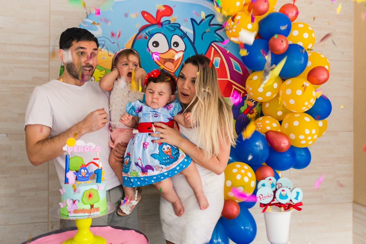 Foto da hora do parabéns na festa infantil de 1 ano realizado na zona leste de São Paulo