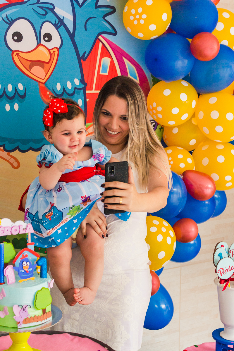 foto de familia fazendo transmissão por vídeo na hora do parabéns na festa infantil no bairro Vila Ré na cidade de São Paulo