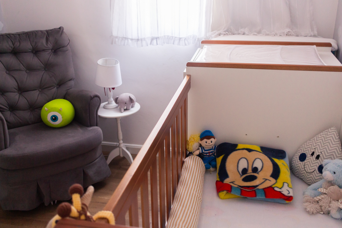 foto detalhe da decoração do quarto de menino com tema terra dos sonhos no ensaio  lifestyle na cidade de São Paulo - 