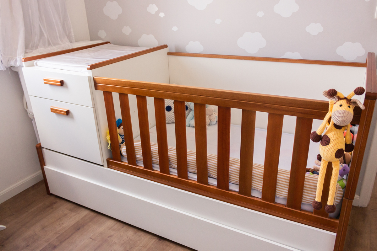 foto detalhe da decoração do quarto de menino com tema terra dos sonhos no ensaio  lifestyle na cidade de São Paulo - 