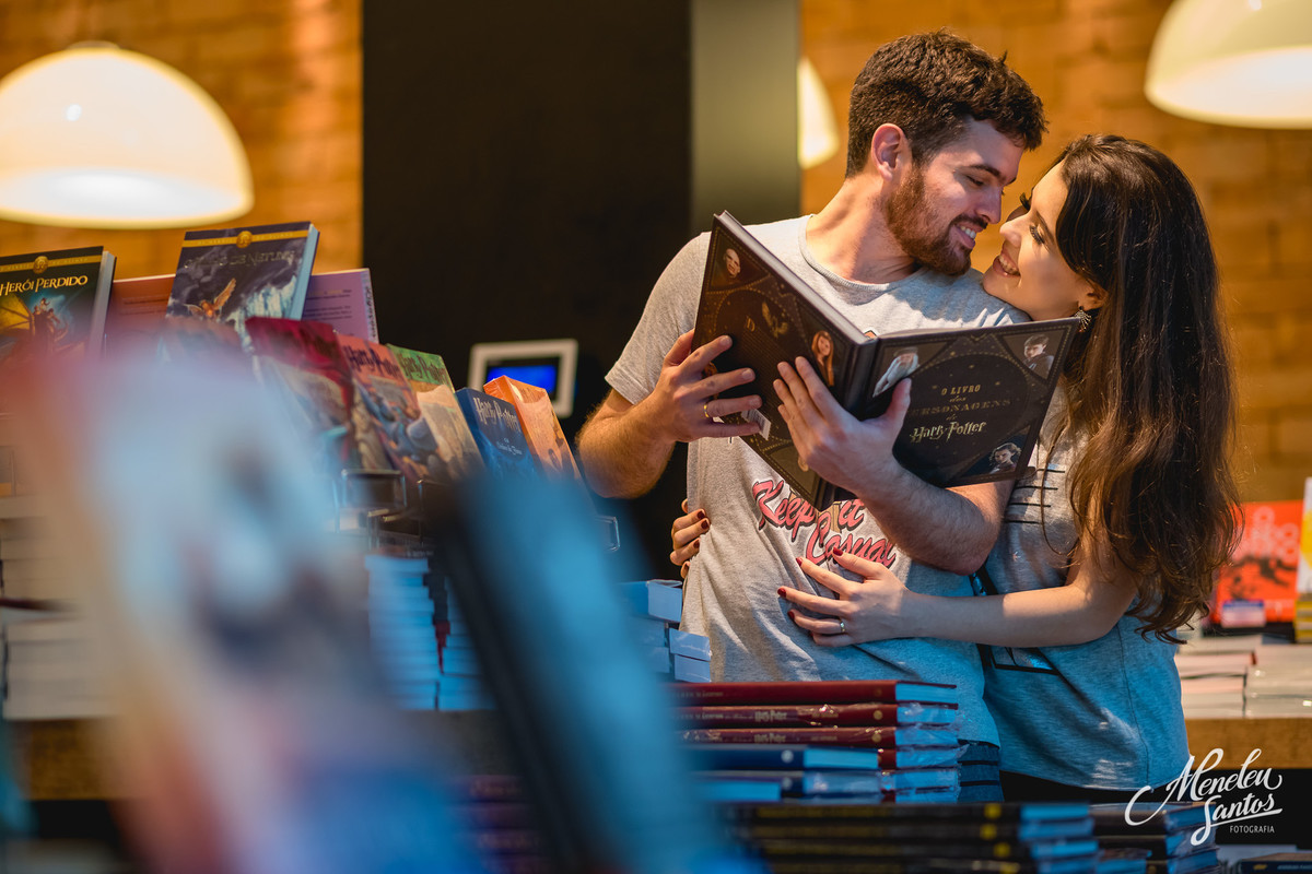 Ensaio de casal na Livraria Leitura no Rio Mar