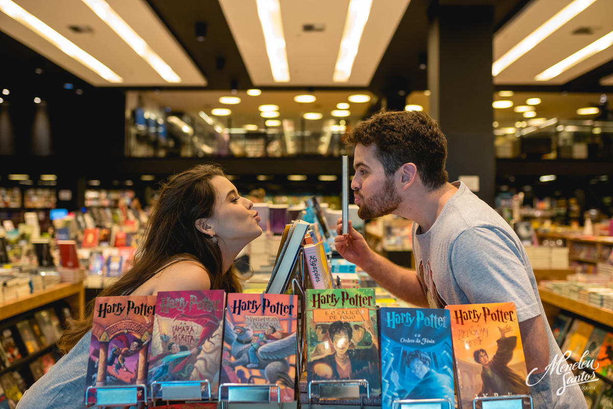Ensaio de casal na Livraria Leitura no Rio Mar