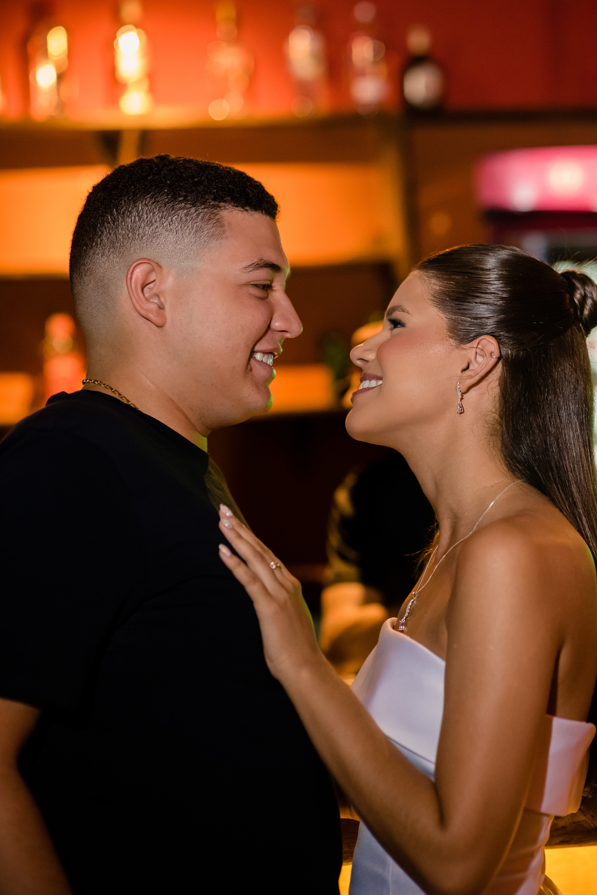 Casal fazendo ensaio em hamburgueria em fortaleza