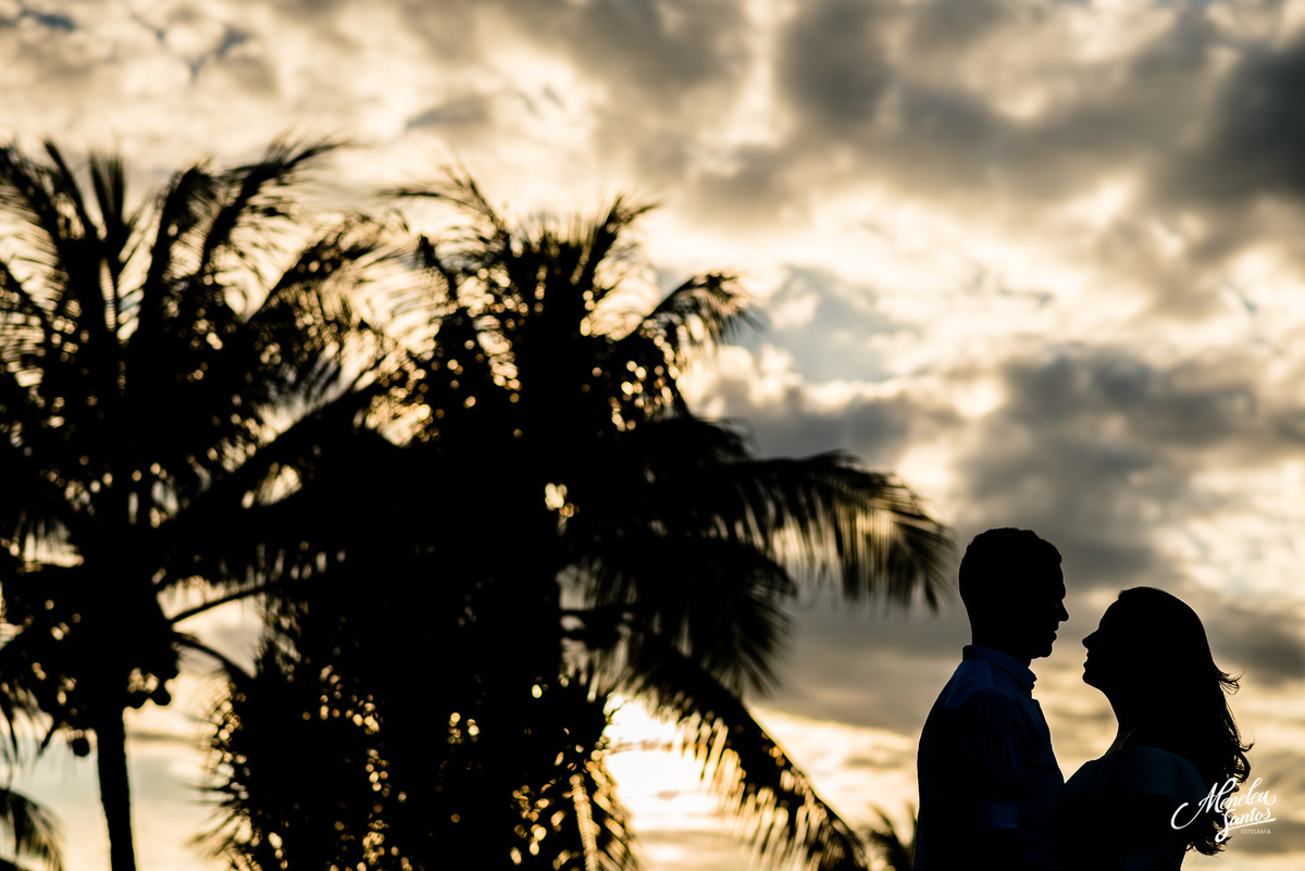 Ensaio de casal realizado na Praia do Aquiraz Riviera Dom Pedro Laguna por Fotógrafo de casamento em Fortaleza Meneleu Santos