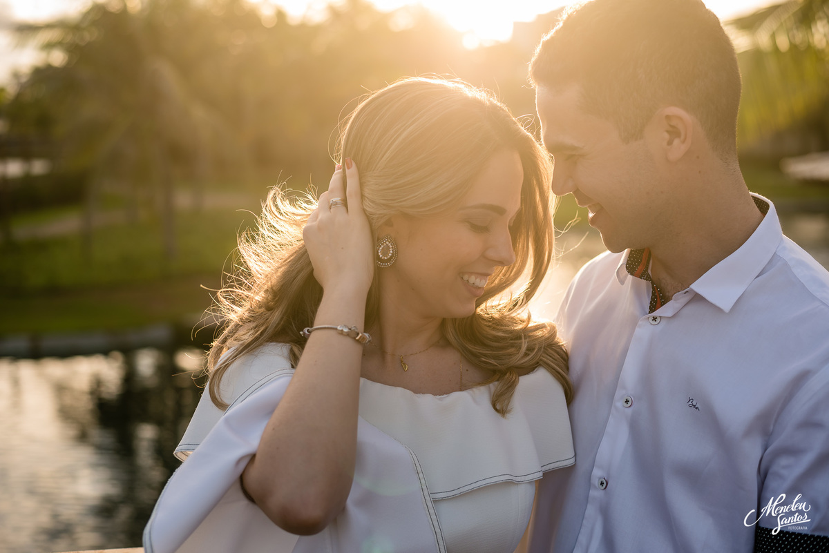 Ensaio de casal realizado na Praia do Aquiraz Riviera Dom Pedro Laguna por Fotógrafo de casamento em Fortaleza Meneleu Santos