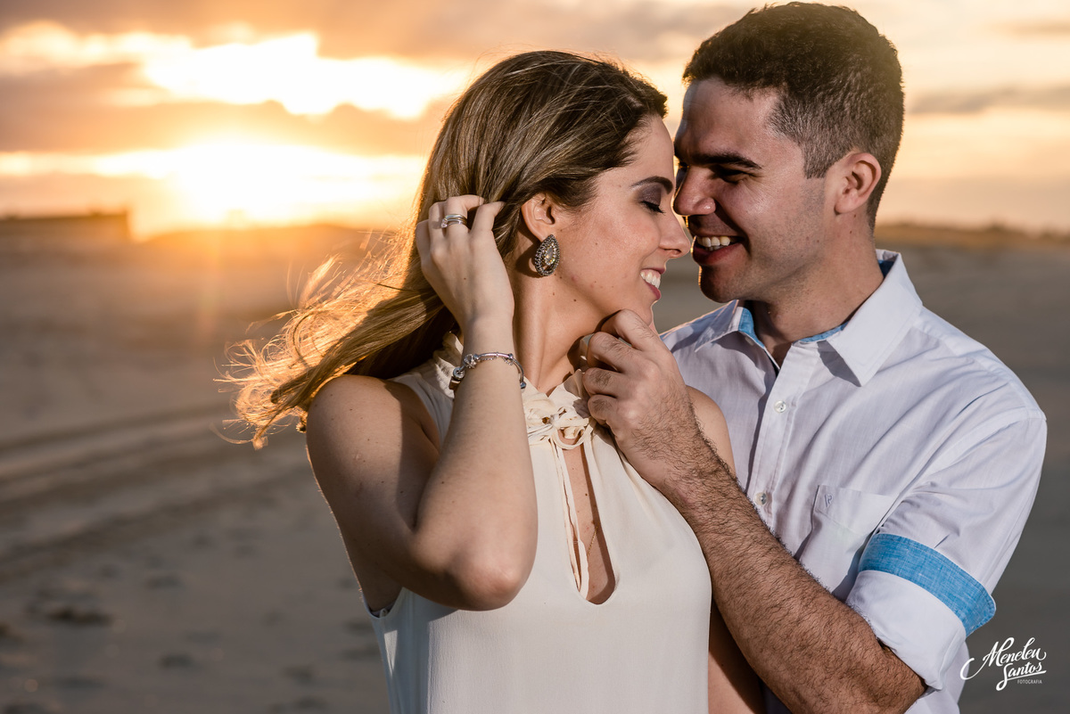Ensaio de casal realizado na Praia do Aquiraz Riviera Dom Pedro Laguna por Fotógrafo de casamento em Fortaleza Meneleu Santos