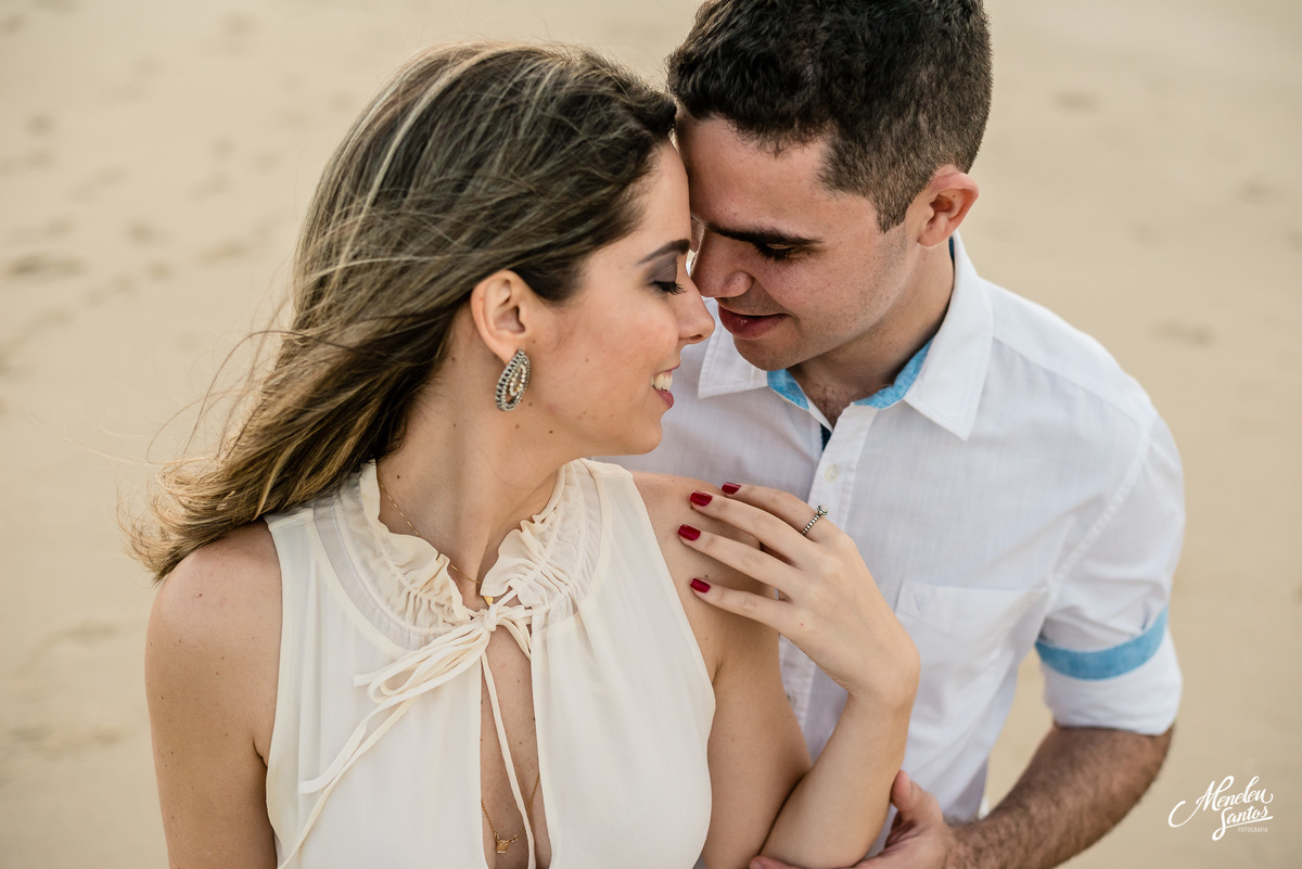 Ensaio de casal realizado na Praia do Aquiraz Riviera Dom Pedro Laguna por Fotógrafo de casamento em Fortaleza Meneleu Santos