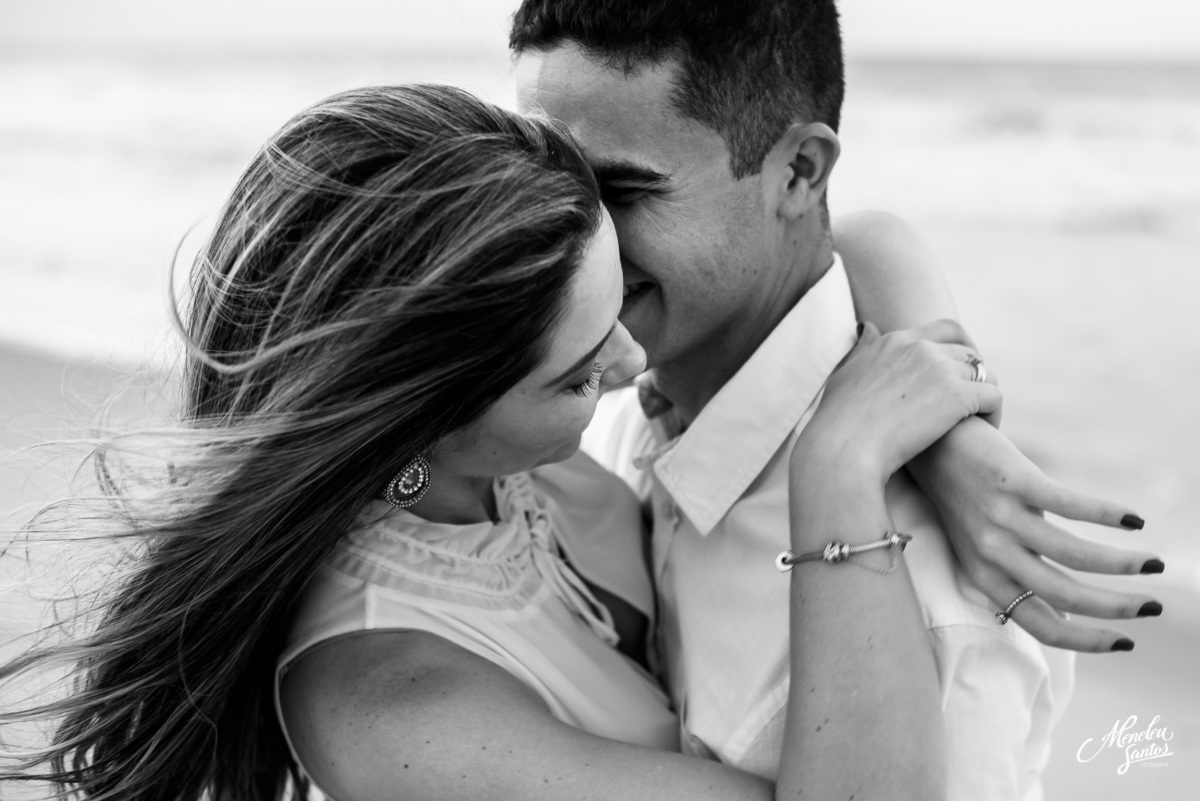 Ensaio de casal realizado na Praia do Aquiraz Riviera Dom Pedro Laguna por Fotógrafo de casamento em Fortaleza Meneleu Santos