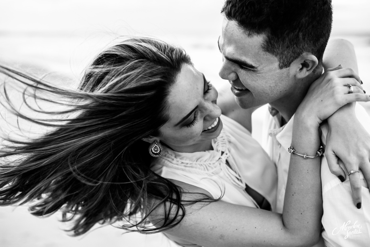 Ensaio de casal realizado na Praia do Aquiraz Riviera Dom Pedro Laguna por Fotógrafo de casamento em Fortaleza Meneleu Santos